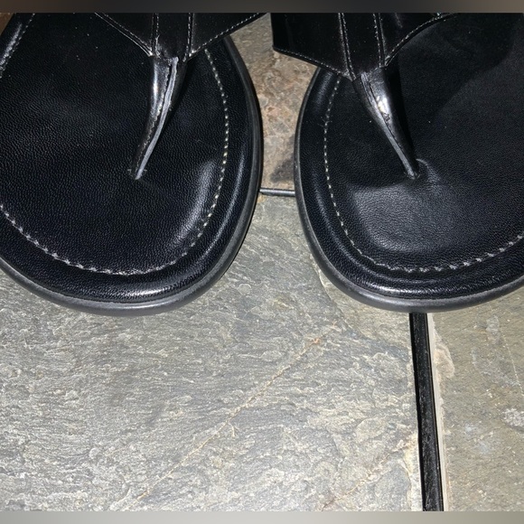 AUTHENTIC Louis Vuitton Black Patent Leather sandals with Gold Buckle Size 38 - Picture 9 of 9